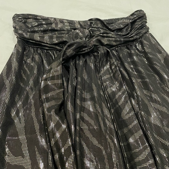 Express dress - Picture 3 of 6